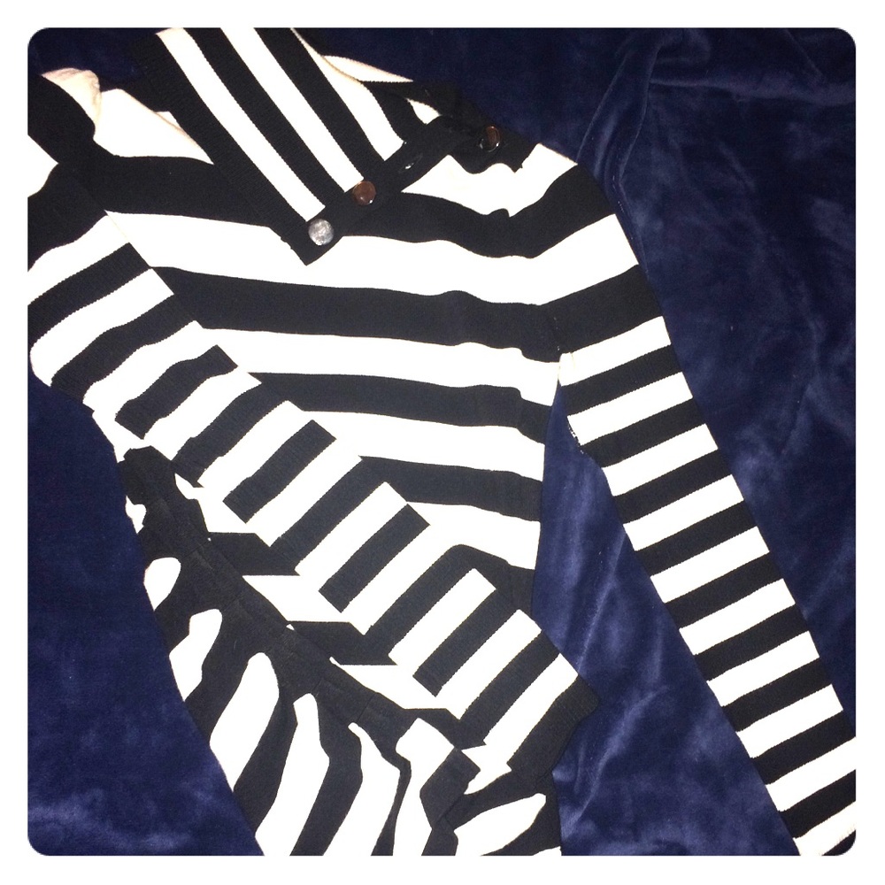 Cache fitted sweater top